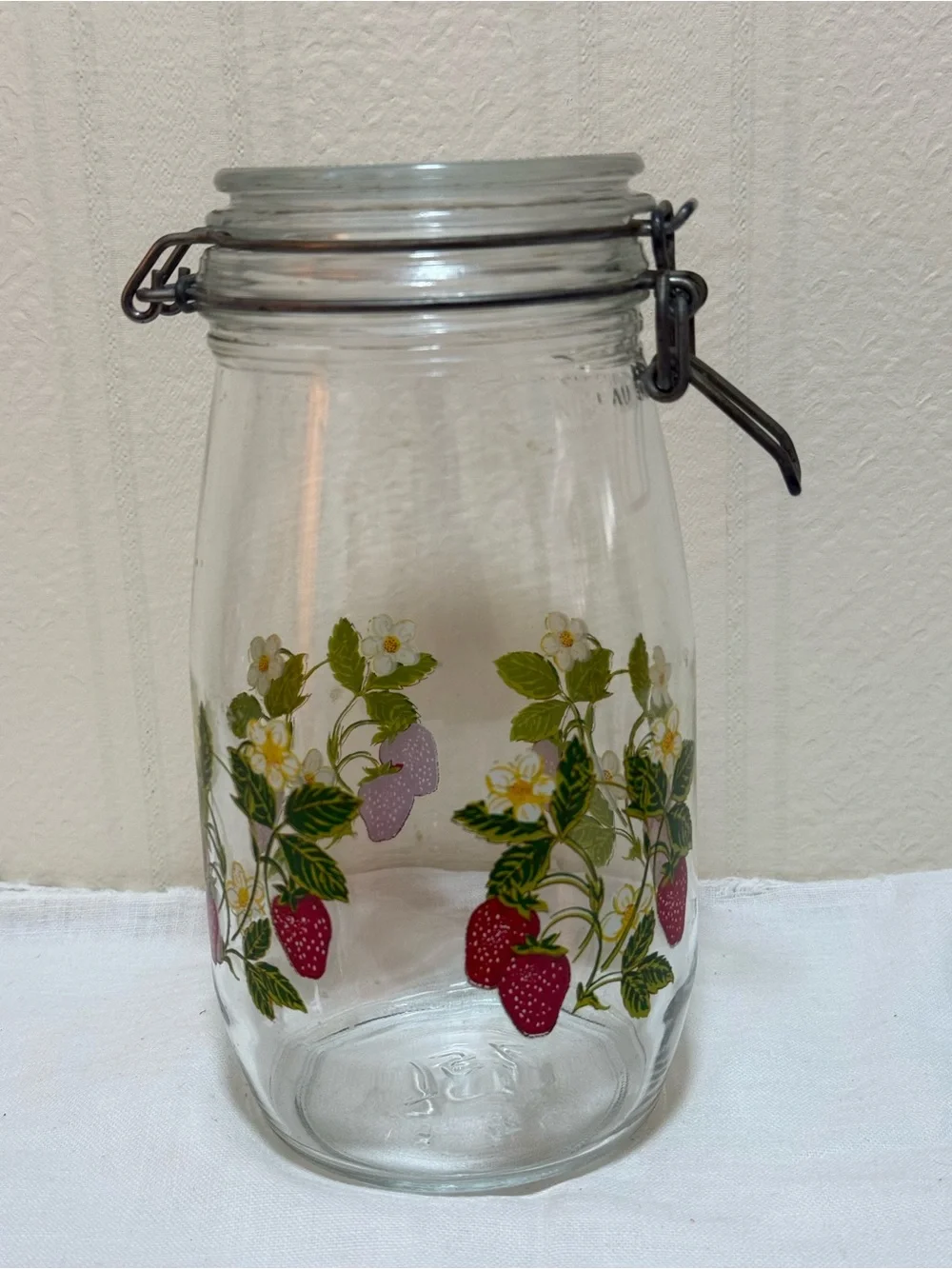 Vintage‎ Arc France Strawberry & Floral Glass Canister Storage 1.5L